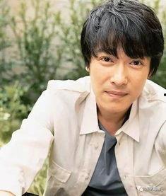 庚戌日明星,璀璨星辰下的传奇人生