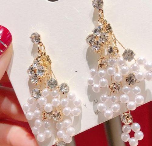 果绿色耳饰网红搭配,打造春日清新网红搭配指南